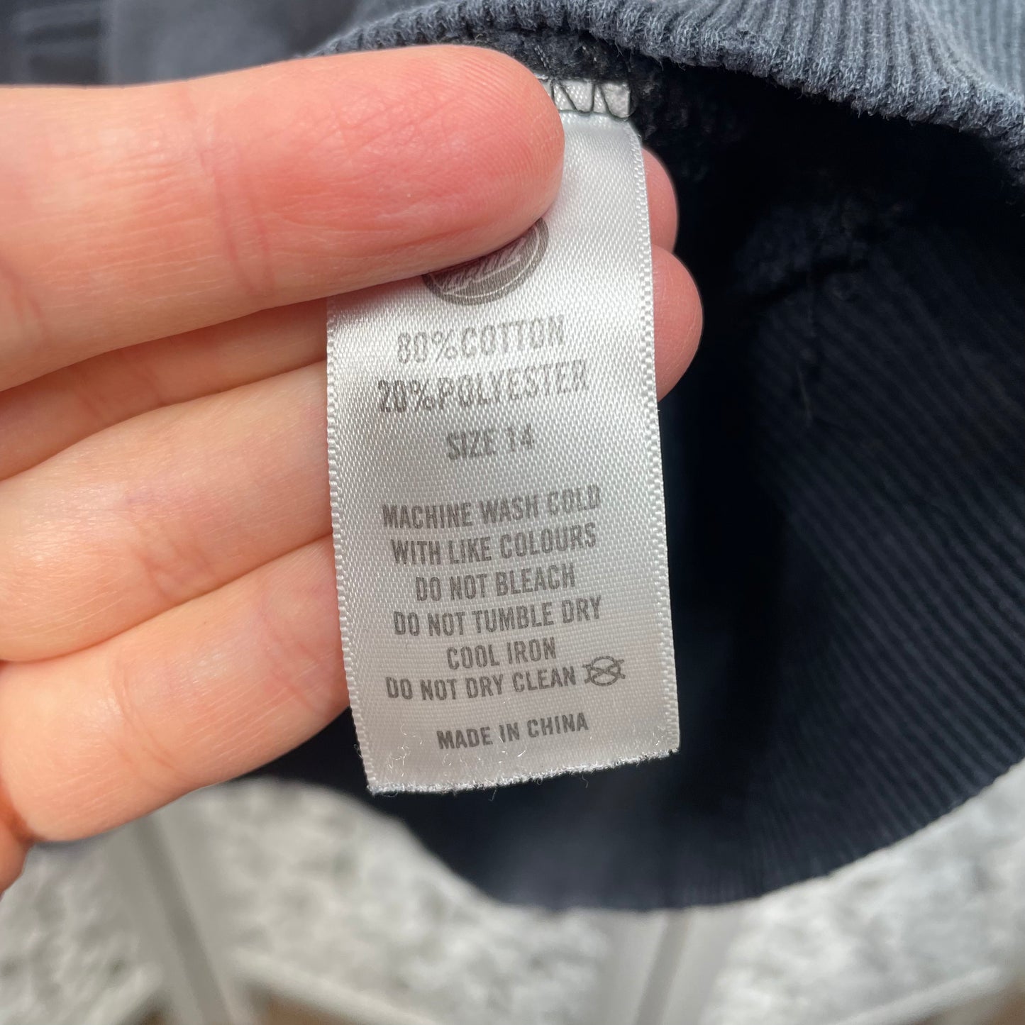 Santa Cruz Boys Hooded Jumper Size 14