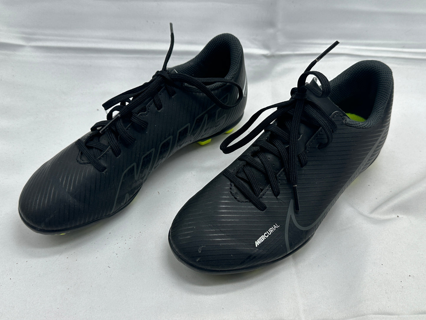 Nike Soccer Cleats Boots Sz 2.5