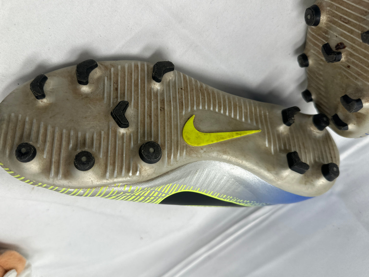 Nike Soccer Cleats Boots Sz 4.5