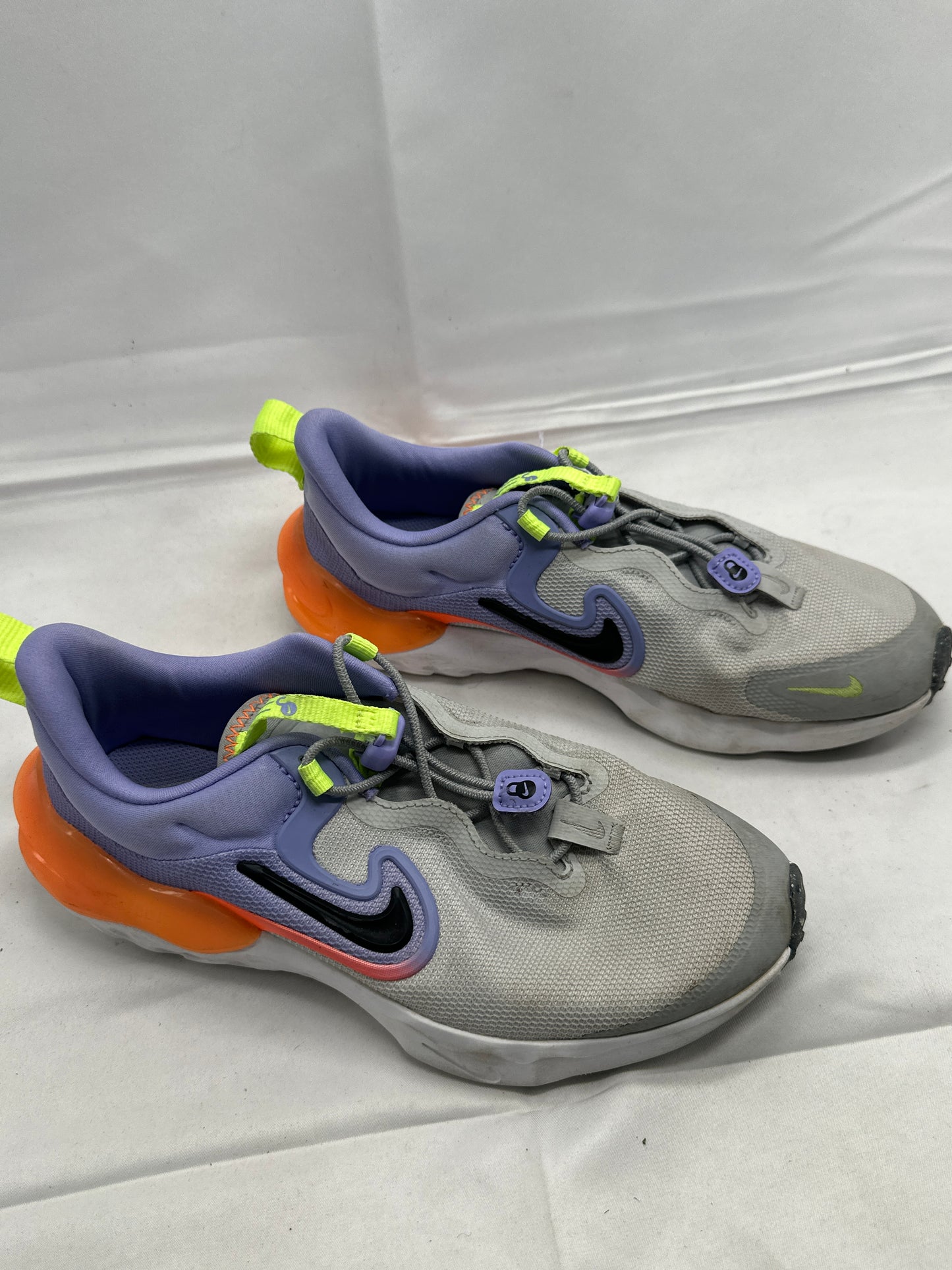 Nike Run Flow Sneakers Running Shoes Sz 3.5