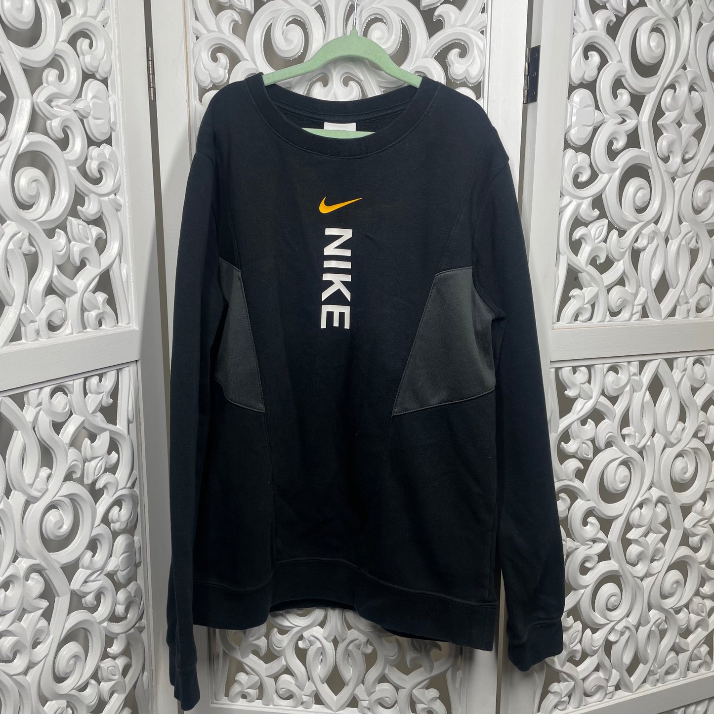 Nike Boys Black Jumper Size 12-14