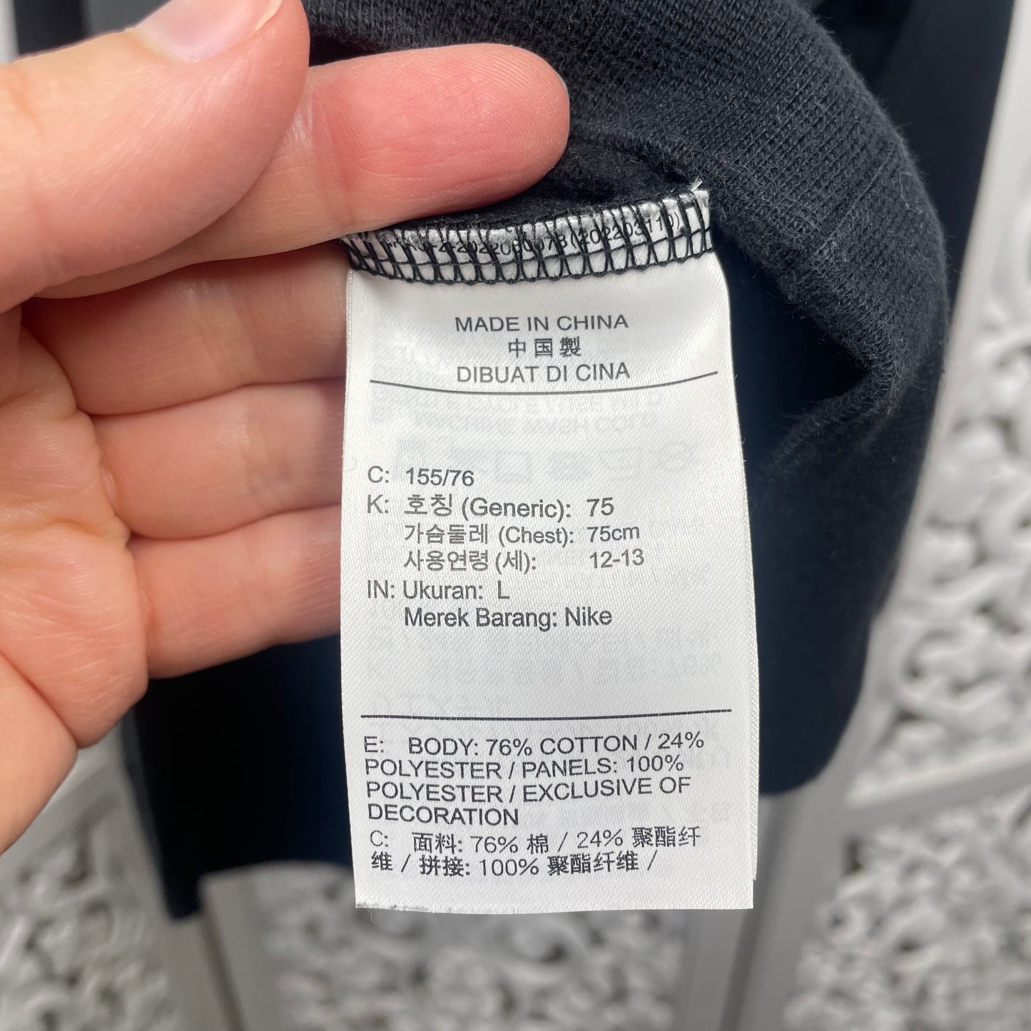 Nike Boys Black Jumper Size 12-14