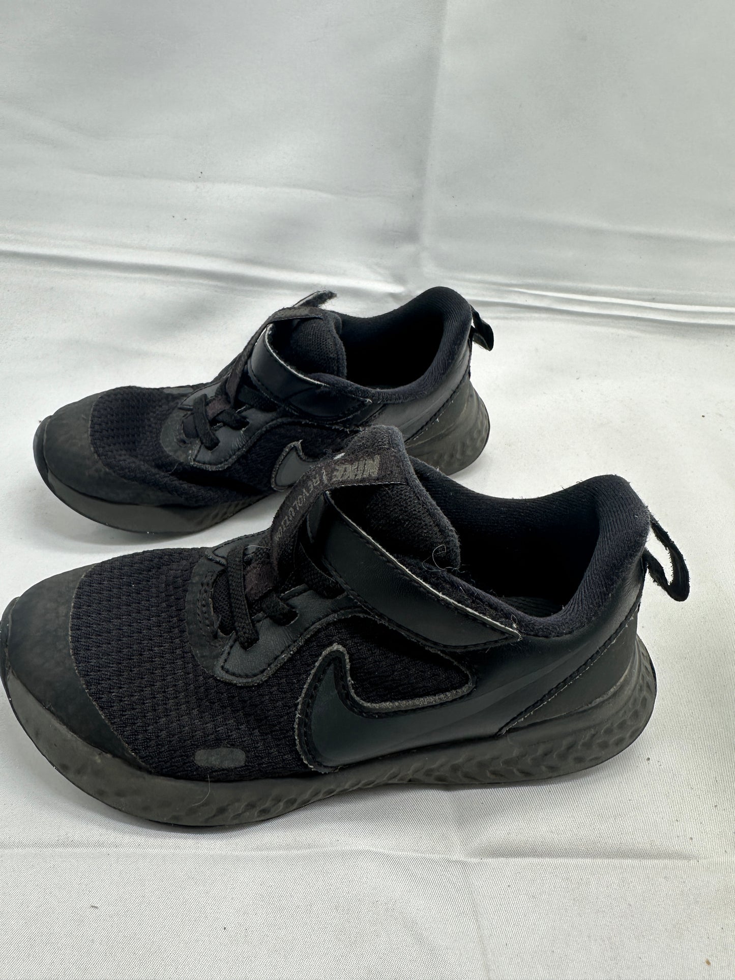 Nike Black Shoes Sneakers Sz 10.5 17cm