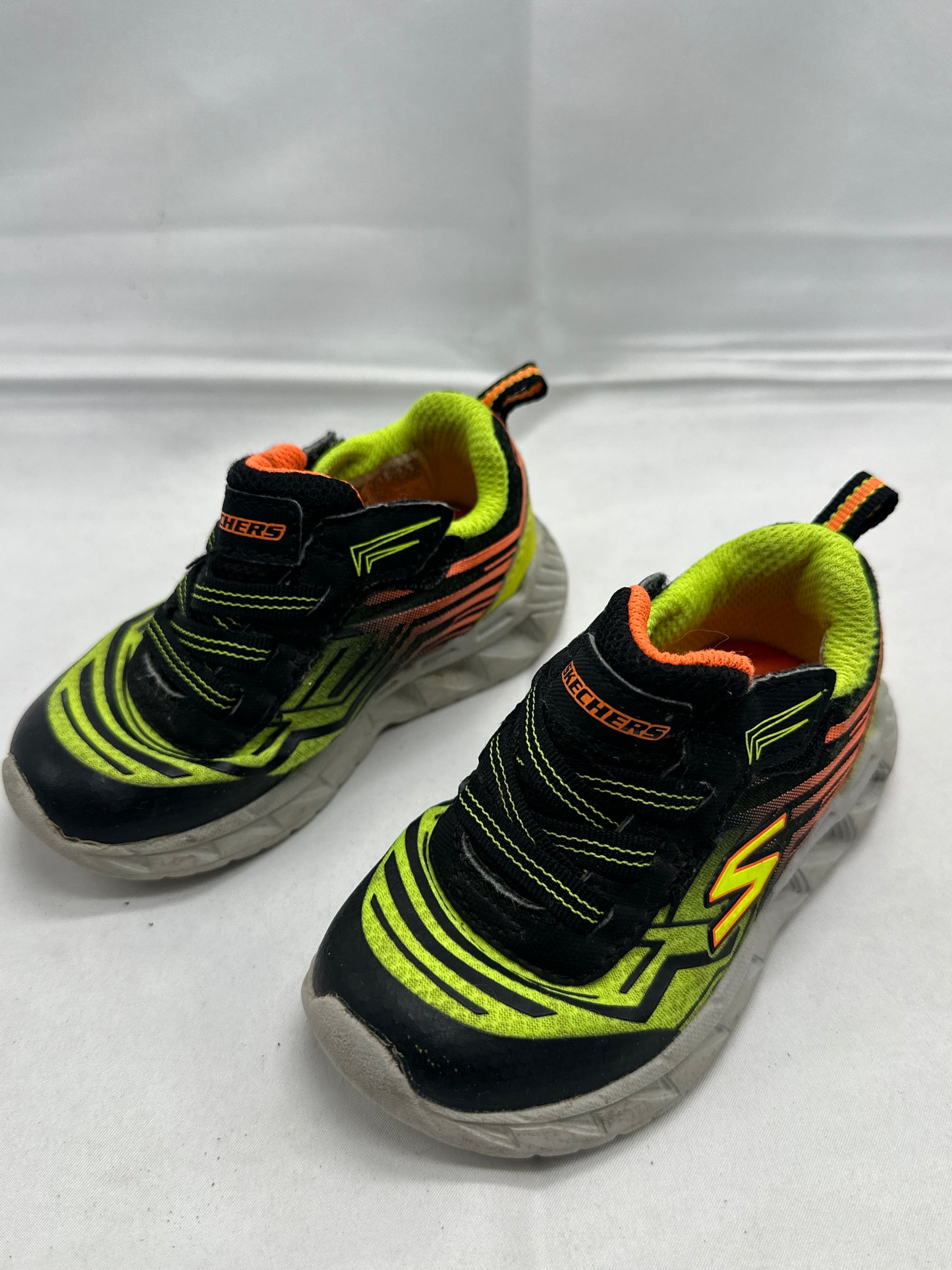 Sketchers Sneakers Light Up Shoes Toddler Sz 5 12cm