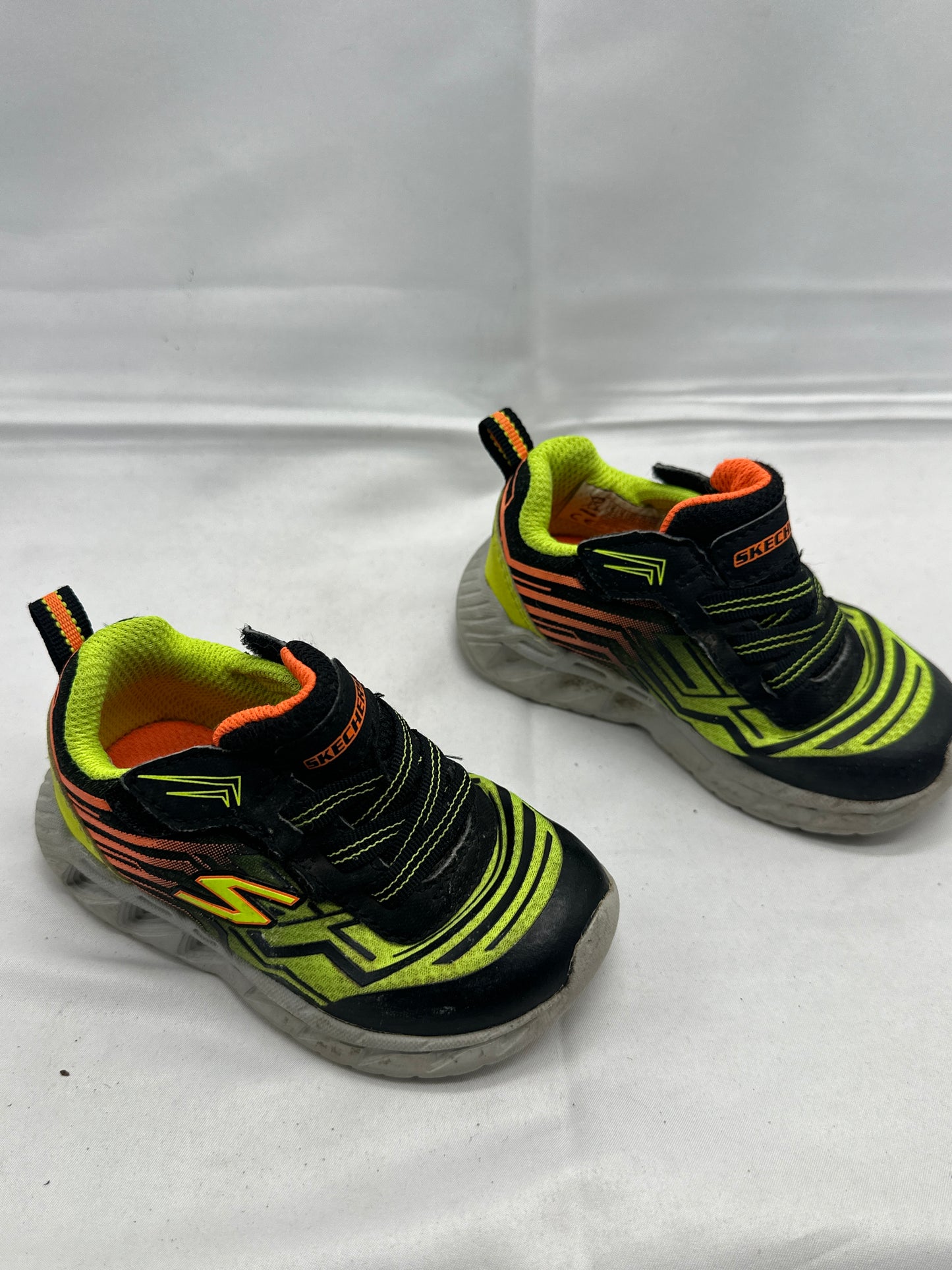 Sketchers Sneakers Light Up Shoes Toddler Sz 5 12cm