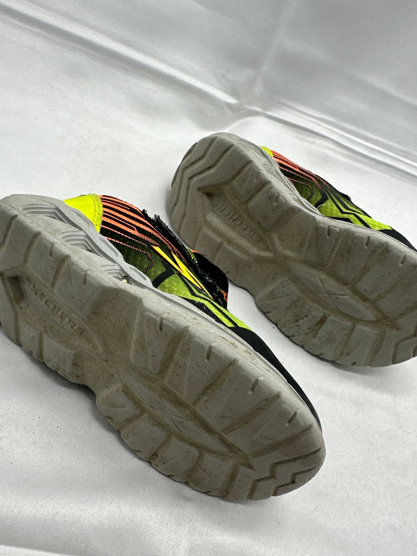 Sketchers Sneakers Light Up Shoes Toddler Sz 5 12cm