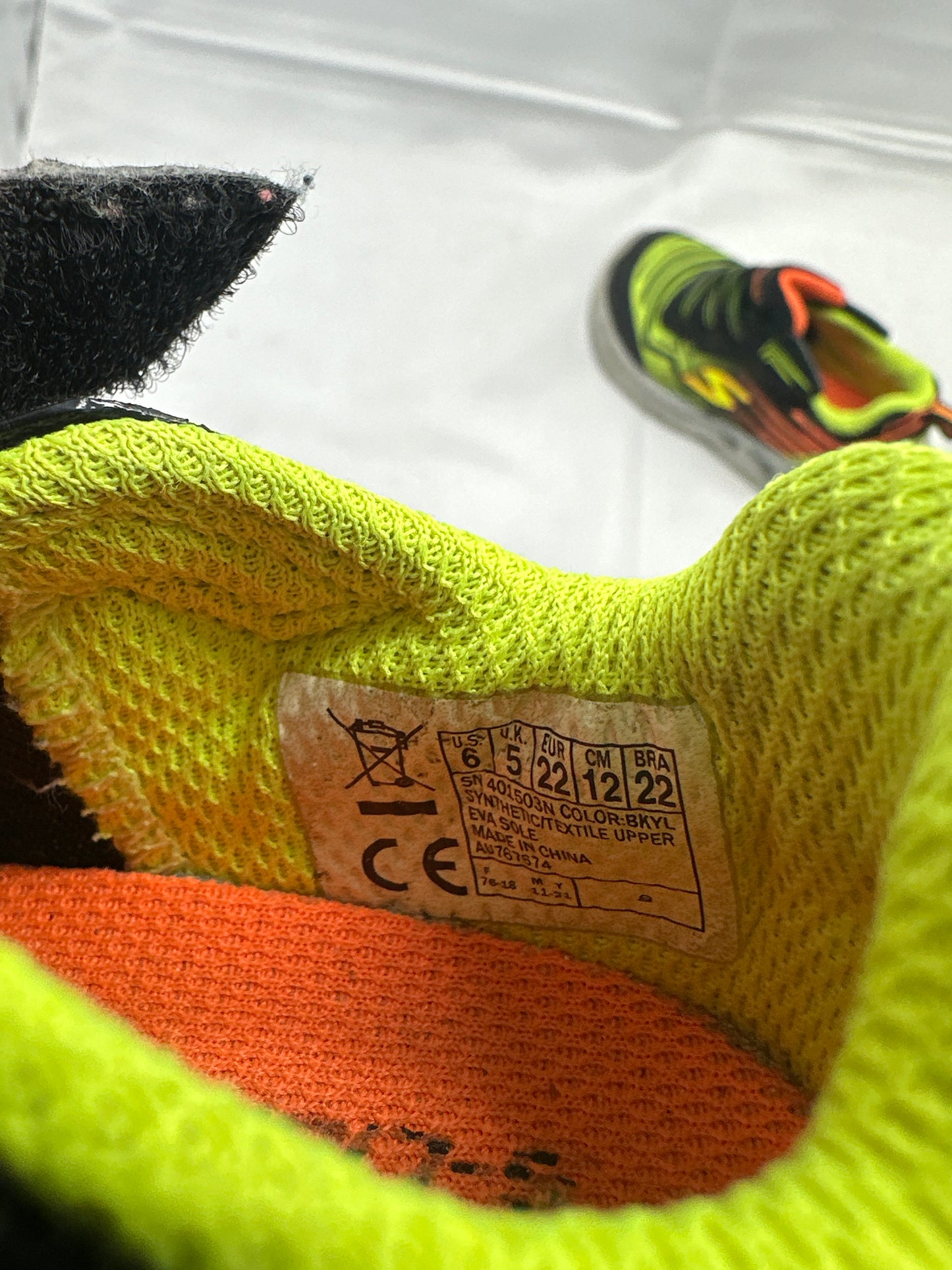 Sketchers Sneakers Light Up Shoes Toddler Sz 5 12cm